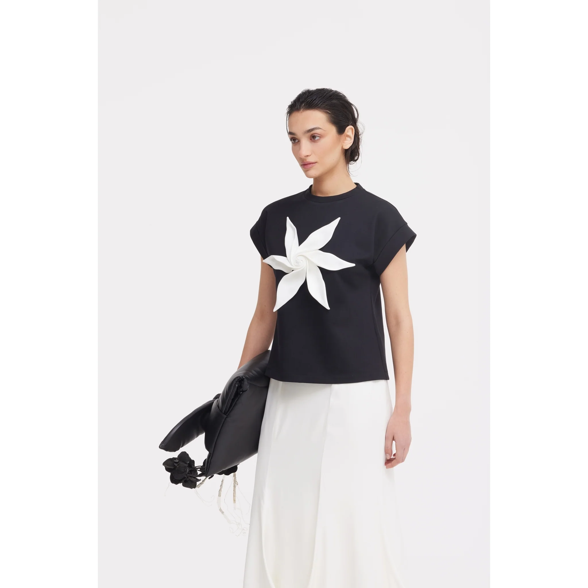 Crew-Neck Jersey T-Shirt With Flower - Black - Image 10