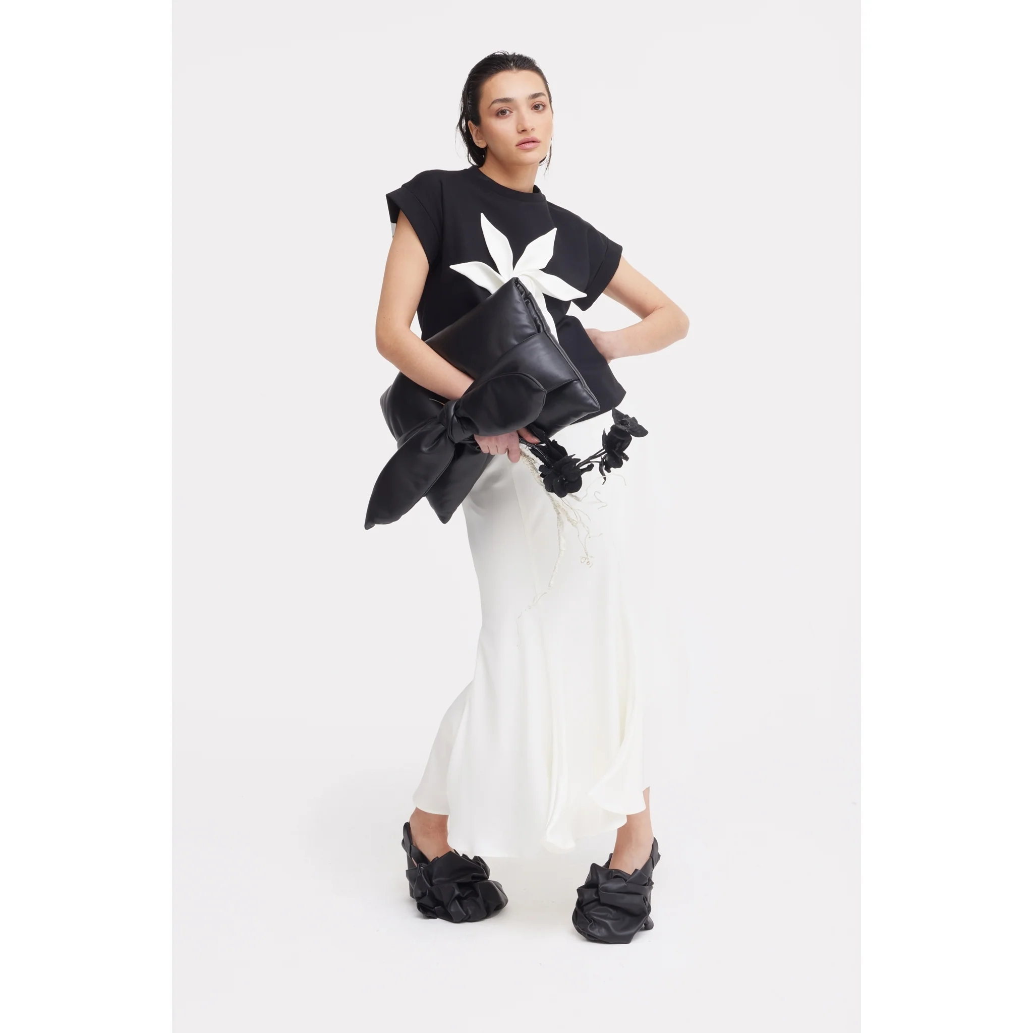 Crew-Neck Jersey T-Shirt With Flower - Black - Image 13