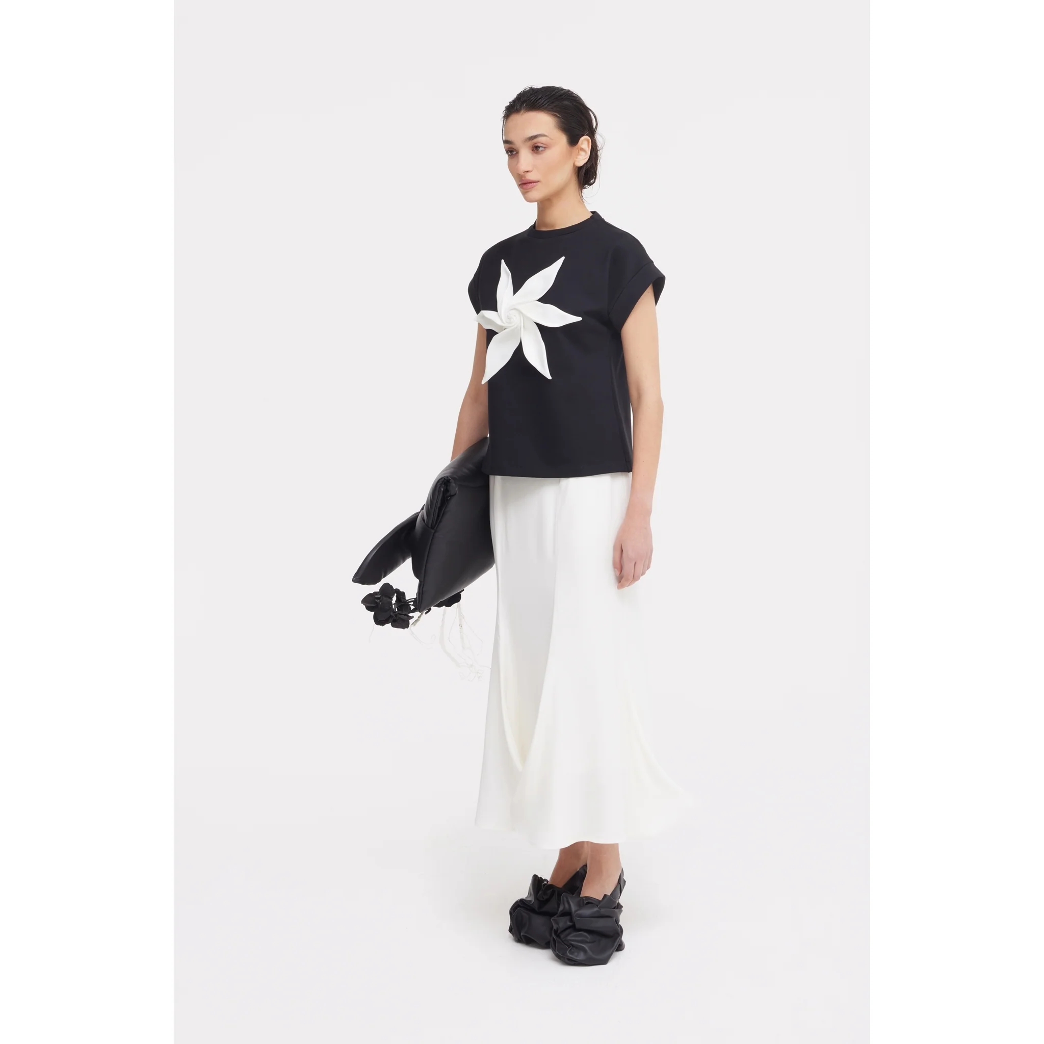 Crew-Neck Jersey T-Shirt With Flower - Black - Image 9