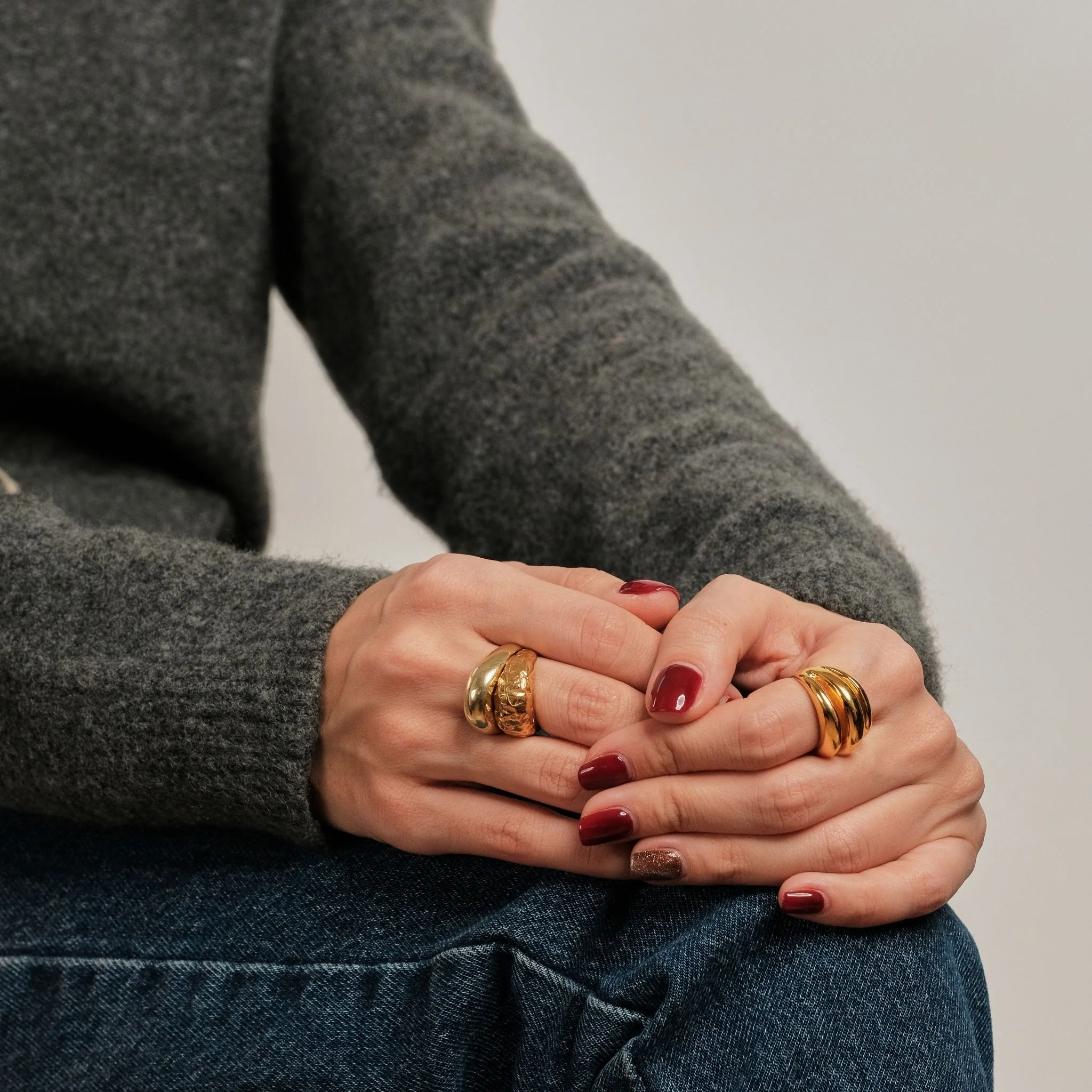 Amorphous Shiny Gold Oval Signet Ring - Image 3