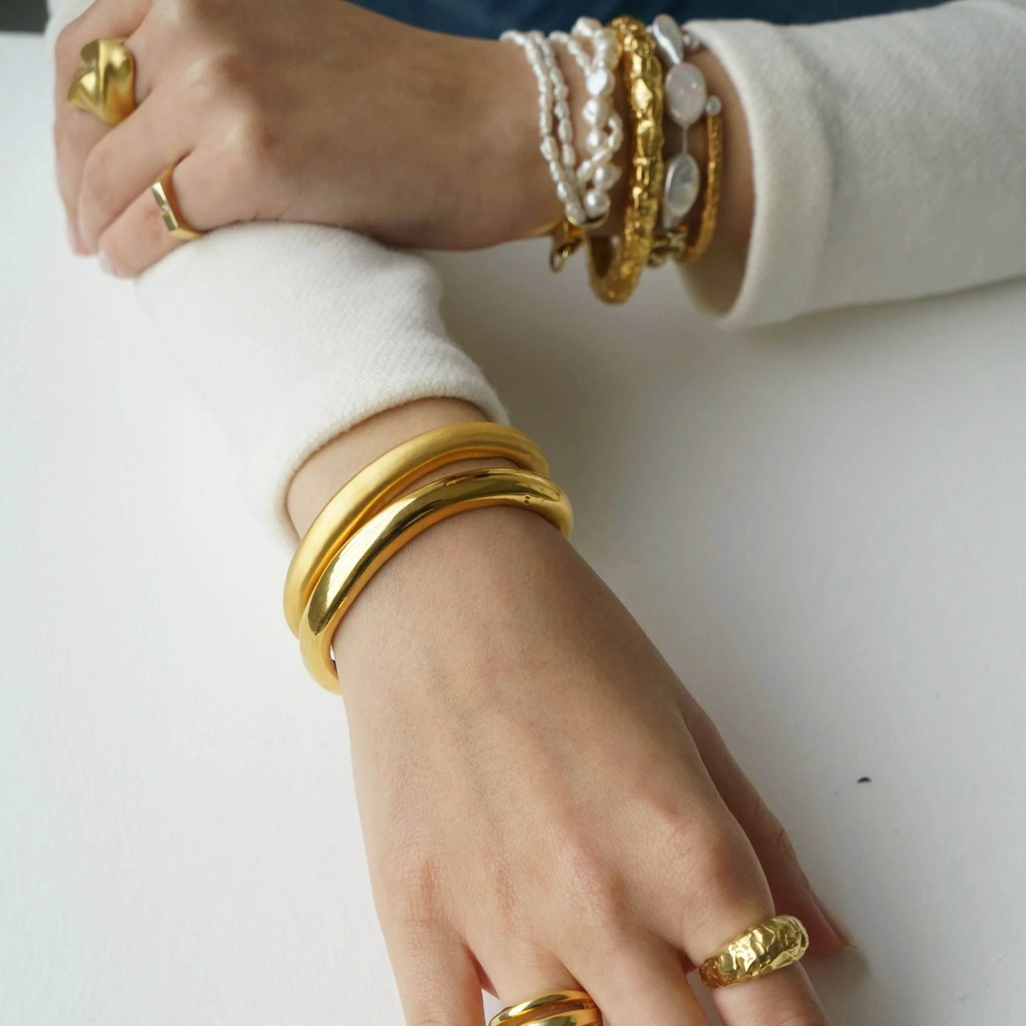 Thick Asymmetric Shiny Gold Bracelet - Image 6